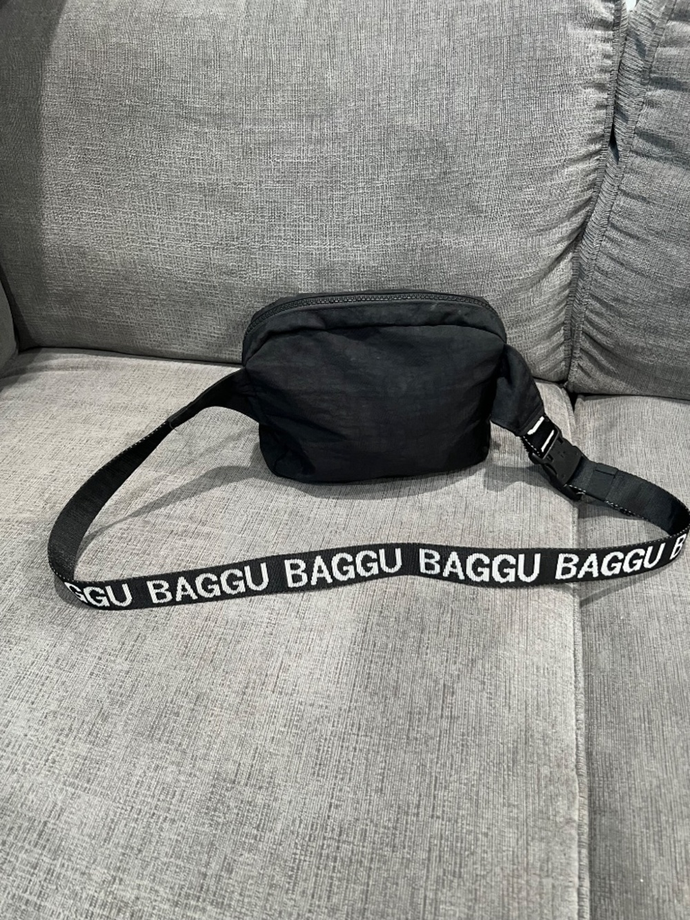BAGGU Nylon Fanny Pack - Picture 2 of 12